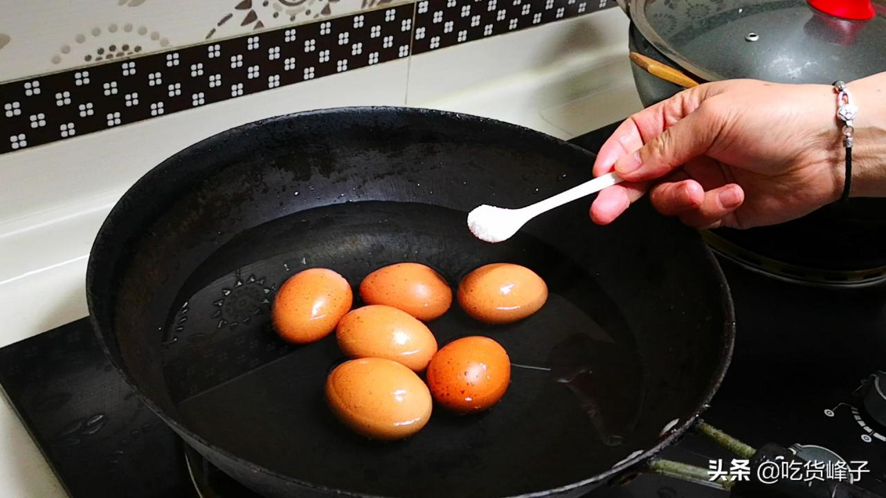 煮鸡蛋冷水下锅还是热水，水煮鸡蛋的正确煮法-梦路生活号