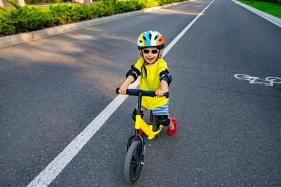 儿童骑自行车的好处和坏处，儿童如何科学骑车的方法-梦路生活号
