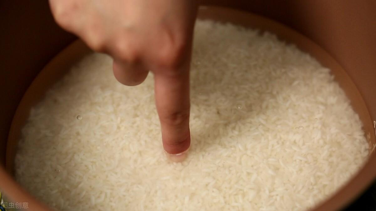 煮米饭水和米的比例具体怎么放，煮米饭怎么煮好吃窍门分享-梦路生活号