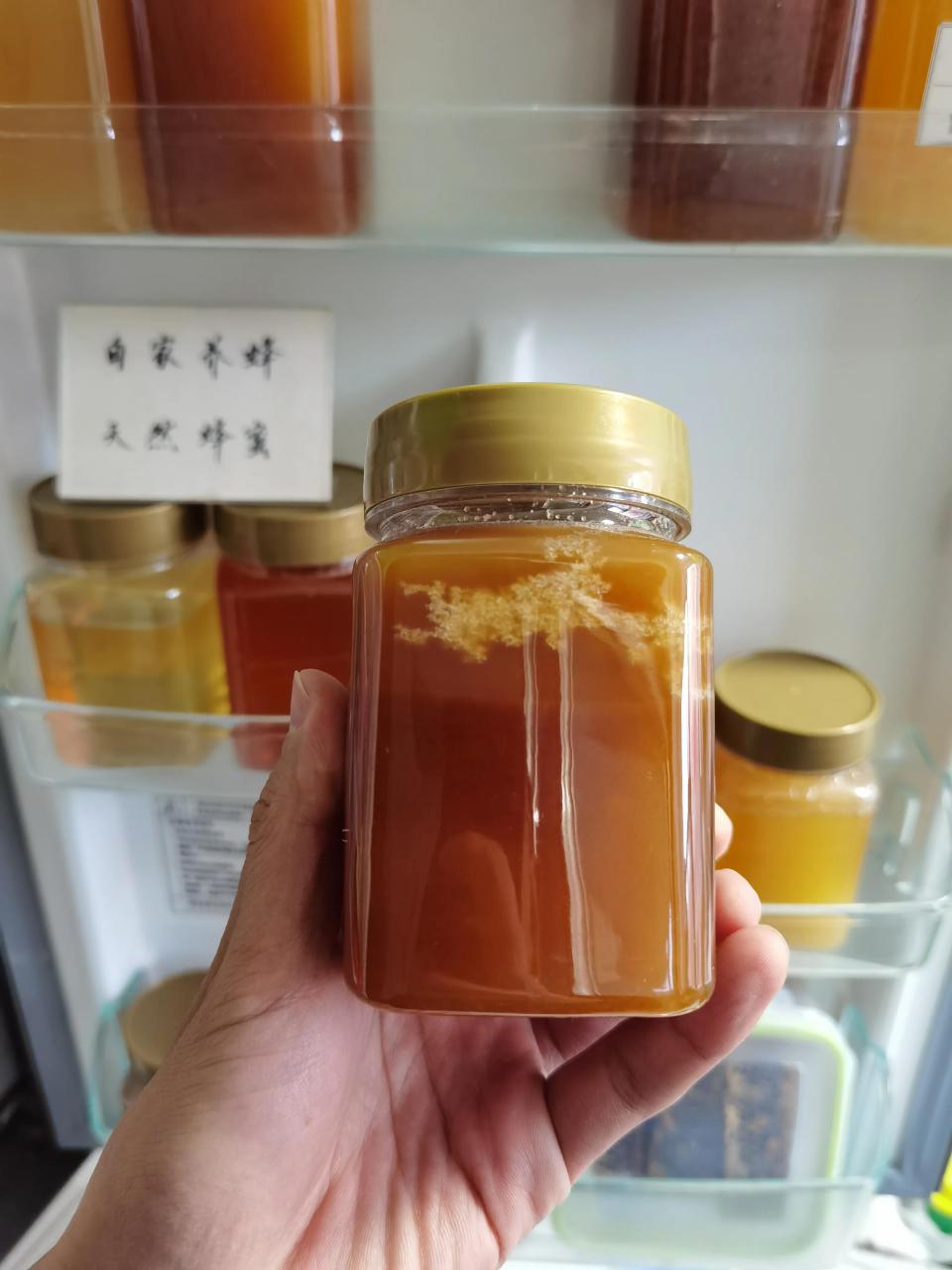 蜂蜜能不能放冰箱里保存，蜂蜜保存常温还是冰箱你要的答案来了-梦路生活号