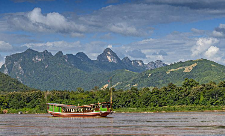 湄公河的流向是自哪向哪，澜沧江在外国叫什么名-梦路生活号