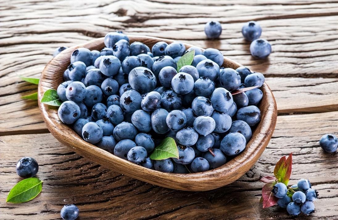 蓝莓一天吃多少为宜，蓝莓吃多了会怎样-梦路生活号